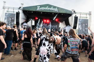 Basinfirefest 2025 má kompletní lineup! Rovněž představuje druhou stage