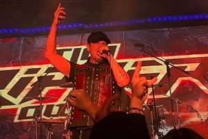 Tim „Ripper“ Owens odehrál naživo několik skladeb od JUDAS PRIEST