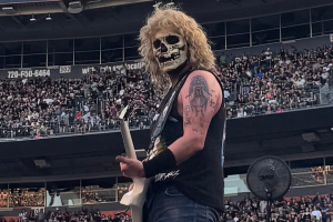 Kytarista LIMP BIZKIT se v závěru společného turné převlékl za frontmana METALLIKY