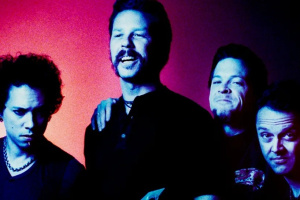 Kdo je ten kluk? METALLICA pomáhá najít neznámého chlapce ze společné fotky…