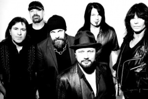 Geoff Tate ukazuje novinku QUEENSRŸCHE "Frequency Unknown"