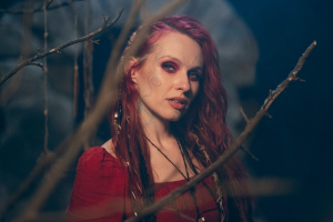 Fabienne Erni z ELUVEITIE se poprvé představuje jako sólová zpěvačka