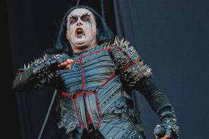 Dani Filth zašprýmoval na účet Vince Neila z MÖTLEY CRÜE
