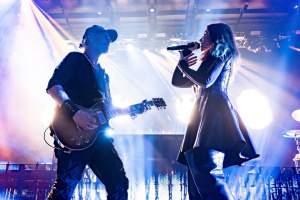 Forum Karlín rozzářilo trio EPICA, AMARANTHE a Charlotte Wessels