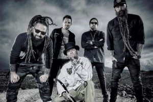 FIVE FINGER DEATH PUNCH slaví 20 let albem „Best Of – Volume 1“ s nově nahranými hity