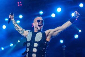 Joakim Brodén (SABATON) postrádá v heavy metalu dorost