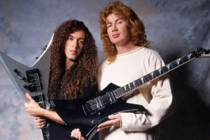 Knižní memoáry slavného kytaristy MEGADETH: Jak Marty Friedman půjčoval kapelníkovi