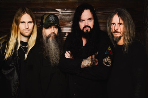 EVERGREY se rozešli s kytaristou Henrikem Danhagem