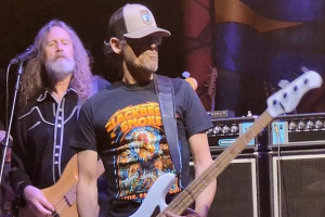 Jason Newsted (ex-METALLICA) si střihl klasiku od BLACK SABBATH spolu s BLACKBERRY SMOKE