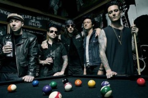 Poslechněte si: AVENGED SEVENFOLD - „Hail to the King“