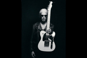 Kytarový mistr John 5 (MÖTLEY CRÜE) vzdá na nové sólovce hold duchům