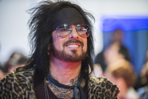 Nikki Sixx z MÖTLEY CRÜE podstoupil EMDR terapii, která pomáhá vyrovnat se s traumaty