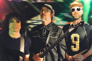 PRIMUS uvádí debut nového bubeníka ve skladbě s hostujícím frontmanem TOOL