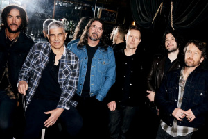 FOO FIGHTERS se po řadě turbulentních let vrací s novým albem „Your Favorite Toy“