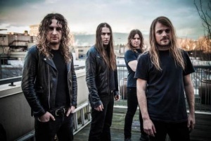 Poslechněte si: AIRBOURNE - "Live It Up"