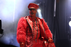 Till LINDEMANN se chystá na Masters of Rock! Nalaďte se na jeho šokující show