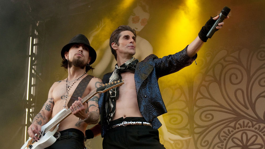 JANE’S ADDICTION’s Perry Farrell attacked his bandmate right on stage!