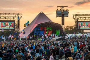 Festival Glastonbury obdržel od vlády téměř milion liber 