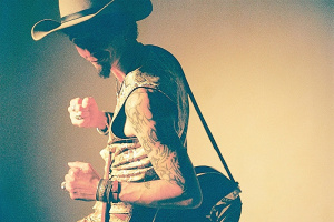 Rock’n’roll, elektro a kovbojský švih: Janny Richter zve na křest své nové desky!