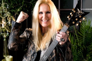 Lita Ford je zpět. Se živákem.