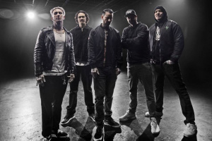 Na HOLLYWOOD UNDEAD do Sona? Kapela zve čerstvým singlem s hostujícím Jerisem Johnsonem