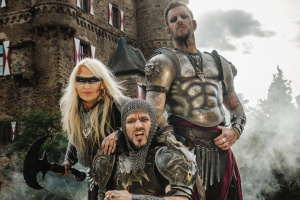 Doro Pesch doprovází FEUERSCHWANZ v novém klipu do „Valhally“