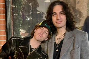 Stanley a Simmons v prosinci opět poprvé spolu, jablka nepadla daleko od stromu