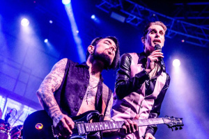 JANE’S ADDICTION si po rvačce na pódiu dávají pauzu a ruší koncerty