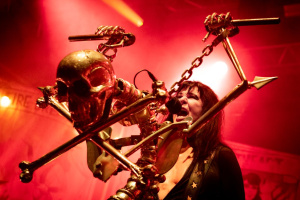 Už jen měsíc! W.A.S.P. přivezou na Basinfirefest rockové divadlo