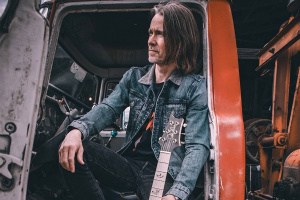 Myles Kennedy vypraví druhý příběh ze své třetí sólovky