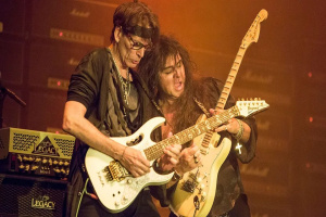 Steve Vai a Yngwie Malmsteen svedli kytarový souboj - kdo vyhrál?