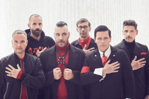 Nový hodinový dokument nahlíží za oponu pět let trvajícího turné RAMMSTEIN