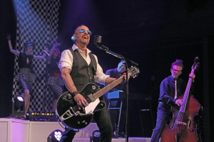 Basák OVERKILL D.D. Verni vyměnil thrash metal za swingování v big bandu