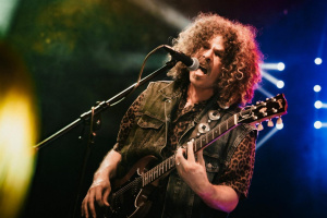 WOLFMOTHER chystají první vinylové vydání alb „Rock Out“ a „Rock’n’Roll Baby“