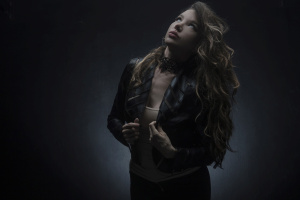 ARCH ENEMY oficiálně potvrdili identitu své nové zpěvačky. Mrkněte na videoklip!