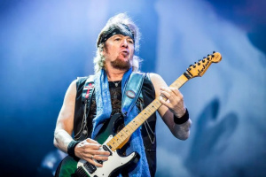 Adrian Smith přišel kvůli požárům v Kalifornii o dům