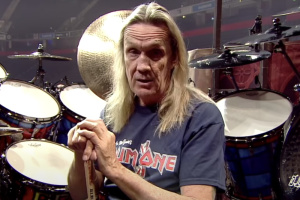 Bubeník Nicko McBrain po 42 letech již nebude s IRON MAIDEN nadále vystupovat