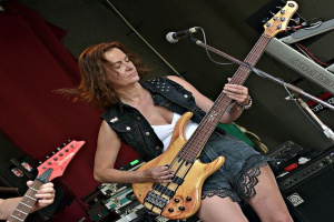 Zemřela baskytaristka brněnské kapely LORETTA Jana Staňková