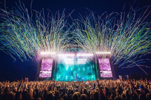 Vyprodaný Rock for People startuje již ve středu, rekordní 30. ročník přivítá 50 tisíc návštěvníků