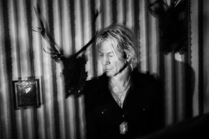 BBB: Bowie, Berlín, Brno – Duff McKagan vyráží na turné s čerstvým singlem