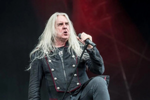 Zpěvák SAXON Biff Byford prodělal operaci srdce