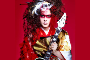 Knižní memoáry slavného kytaristy MEGADETH: Jak Marty Friedman pobláznil Japonsko s Fantou