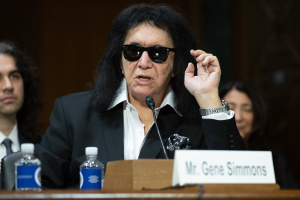 Gene Simmons v americkém Senátu prohlásil, že hudebníci jsou na tom hůř než otroci