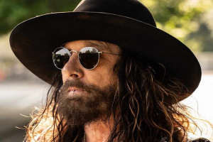 Ex – frontman MÖTLEY CRÜE John Corabi chystá velké věci