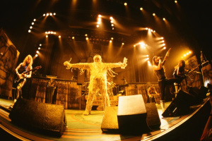 V nové knize o IRON MAIDEN dostaneme pohled do zákulisí jejich nejvelkolepějších show