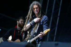 Tomáš Vartecký je vzkříšen a s KURTIZÁNAMI Z 25. AVENUE přichází zachránit hudební vesmír