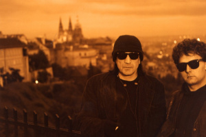 Kultovní „Magická noc“ ožívá – projekt Mejly Hlavsy a Jana Vozáryho se dočkal reedice!