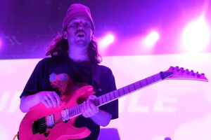 Bývalý kytarista TURNSTILE byl obviněn z pokusu o vraždu zpěvákova otce