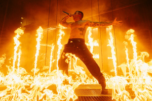 Dvacet let pekla: PARKWAY DRIVE přivezou do Prahy ohnivou show i návrat ke kořenům