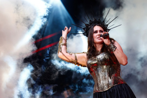 Sharon den Adel pomohla ukrajinským BLIND8 v novém singlu, WITHIN TEMPTATION je berou na turné